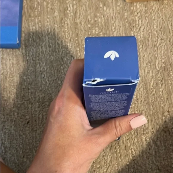 New in Box, Nourish Beautifying Serum - Blue - Picture 3 of 5